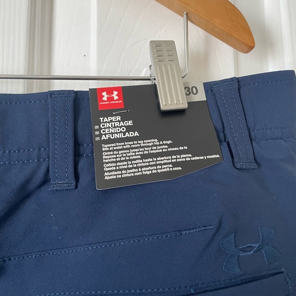Sleek and Stylish: Under Armor Tapered Pants 0360 - Picture 4 of 9